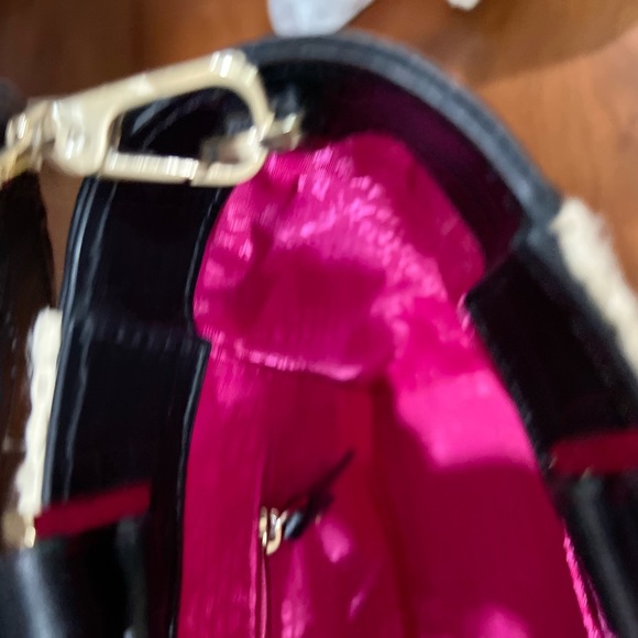 Beautiful Kate Spade Crossbody, woven bag with black leather trim, pink interior - Picture 6 of 7